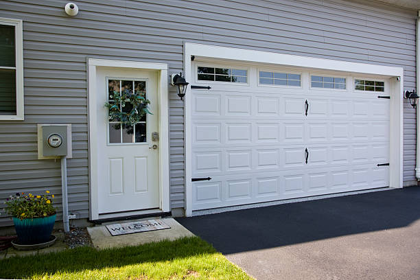 24/7 Emergency Garage Door Panel Replacement experts in Gluckstadt, MS